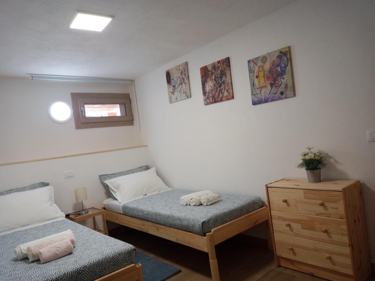 Vacanze Nella Casetta Pula Exterior foto