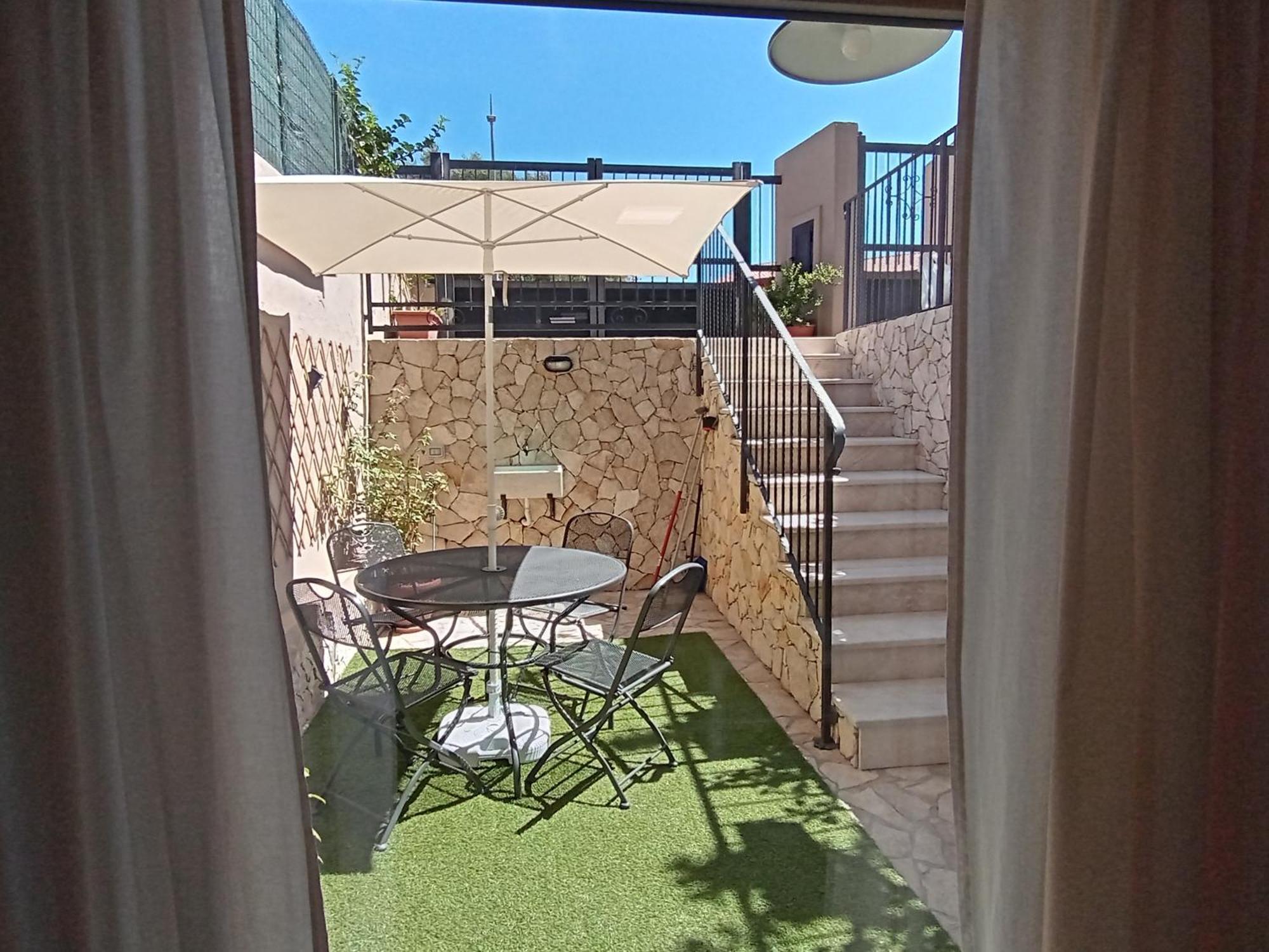 Vacanze Nella Casetta Pula Exterior foto